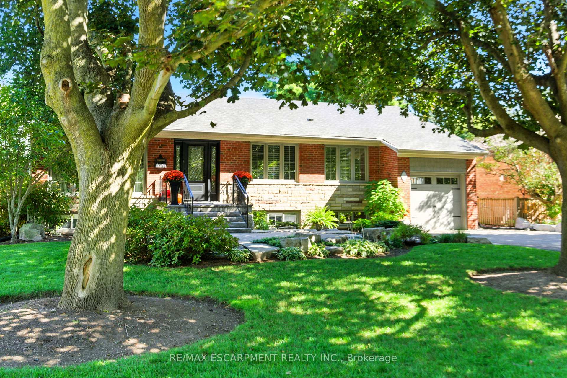 Photo 3 of 665 King Road, Burlington, LaSalle — HOMEH