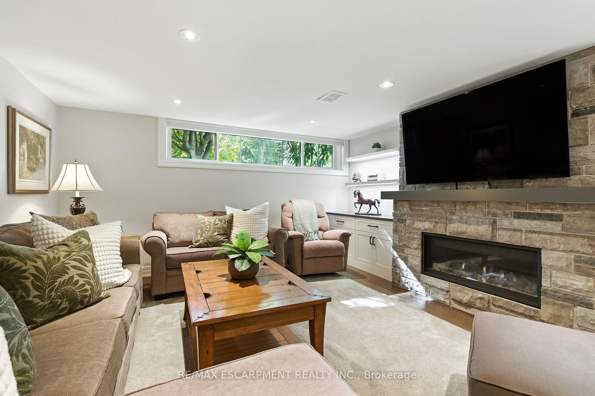 Photo 25 of 665 King Road, Burlington, LaSalle — HOMEH