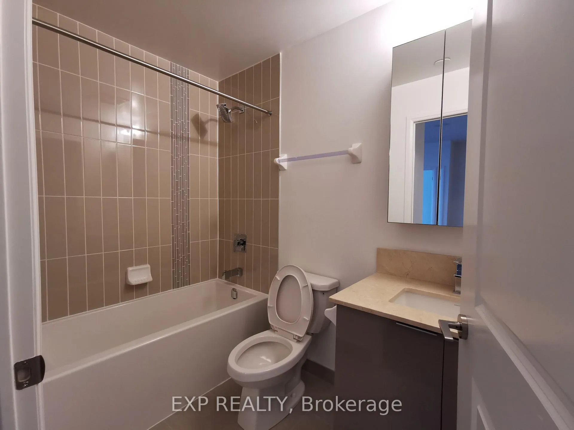 Photo 5 of Unit 708, 99 Eagle Rock Way, Vaughan, Rural Vaughan — HOMEH