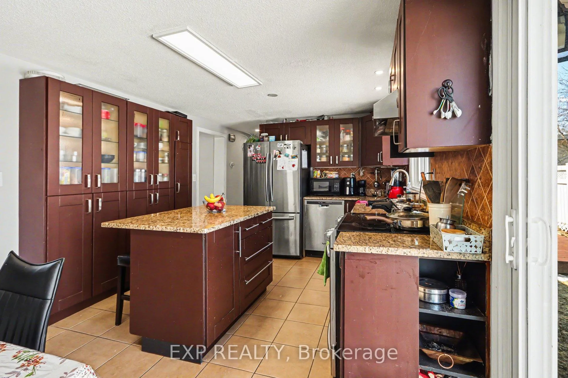 Photo 8 of 2 Folkstone Court, Ottawa, Sheffield Glen/Industrial Park — HOMEH