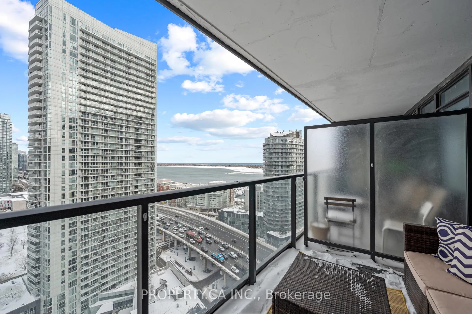Photo 4 of Unit 2610, 70 Queens Wharf Road, Toronto, Waterfront Communities — HOMEH