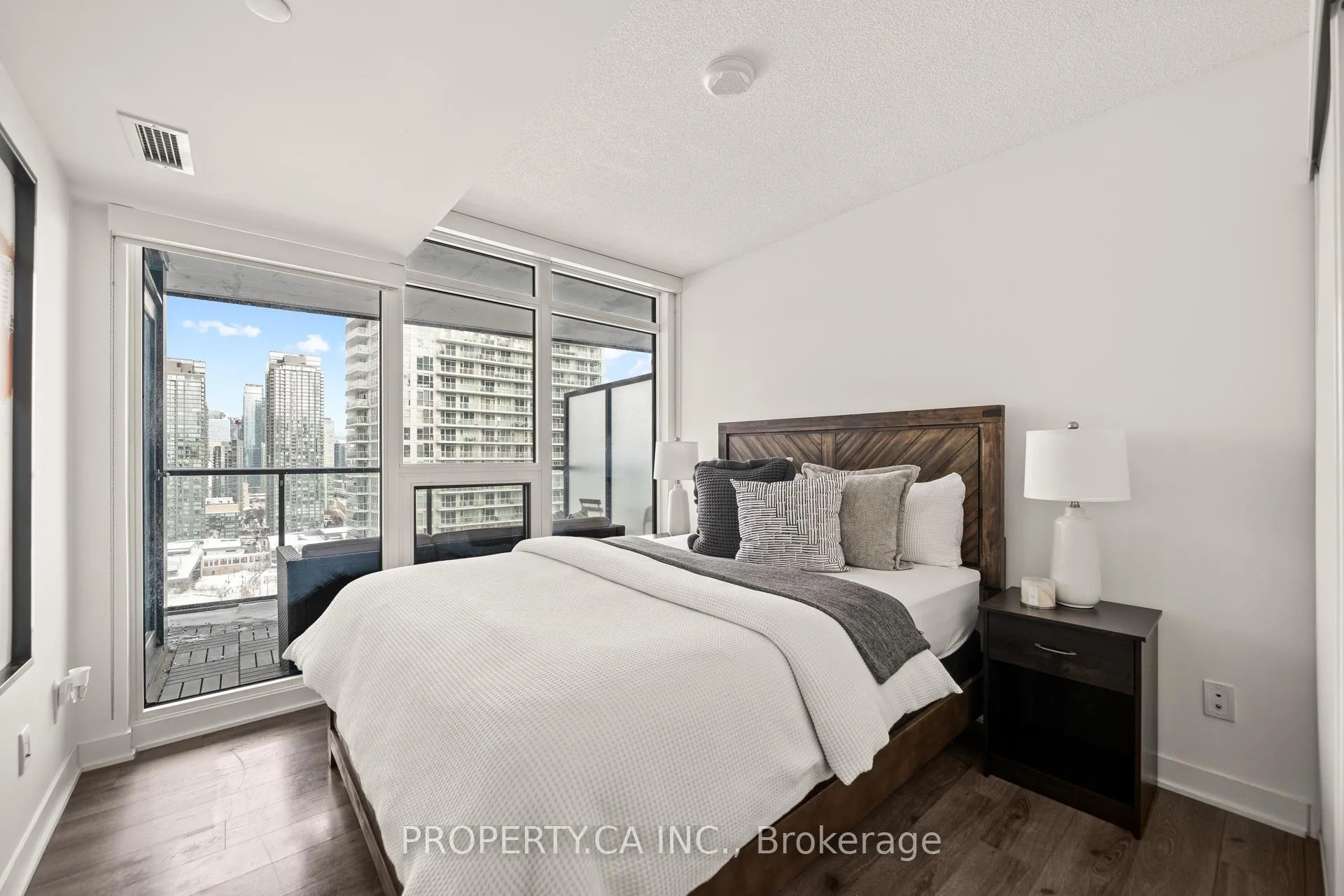 Photo 8 of Unit 2610, 70 Queens Wharf Road, Toronto, Waterfront Communities — HOMEH