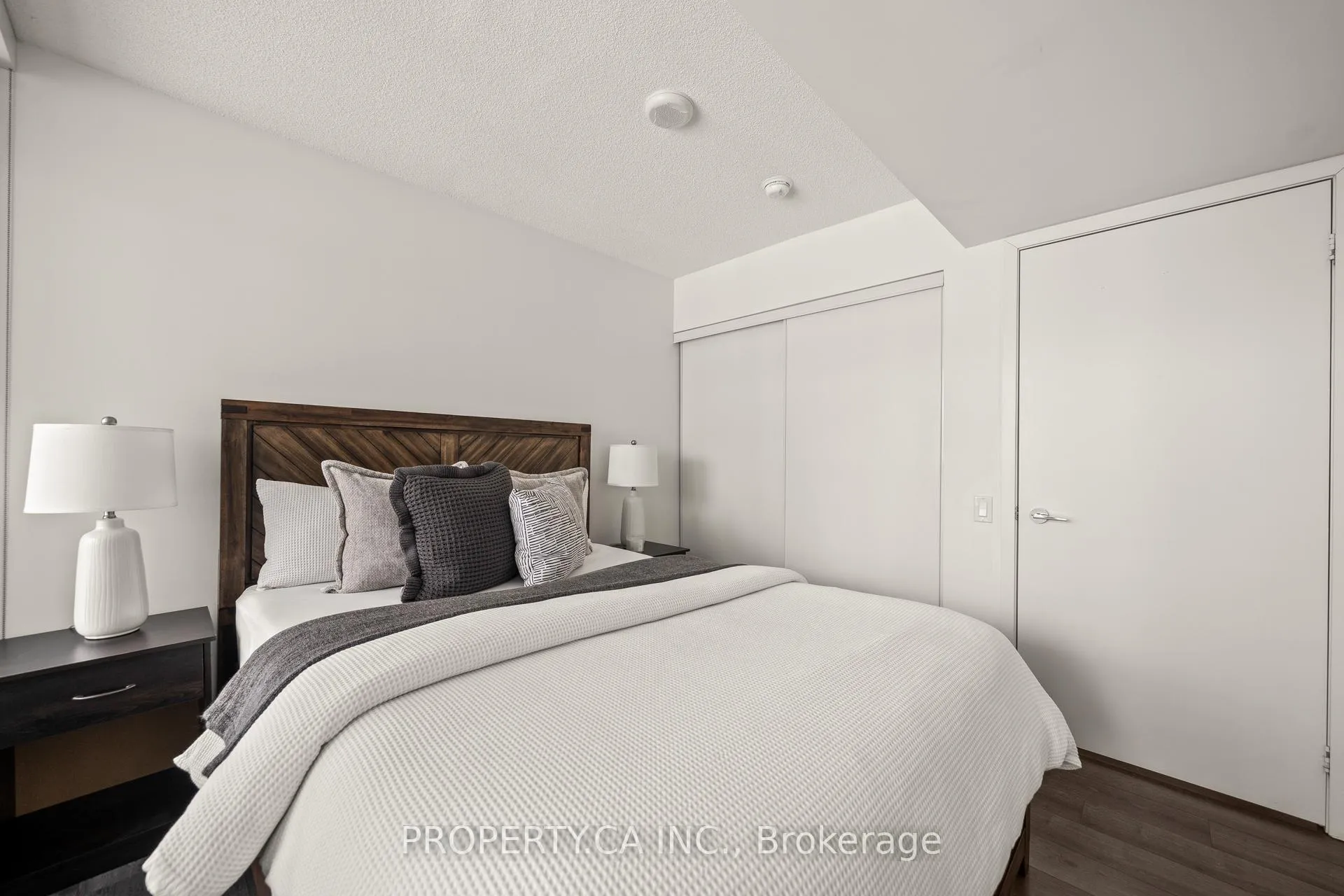 Photo 10 of Unit 2610, 70 Queens Wharf Road, Toronto, Waterfront Communities — HOMEH