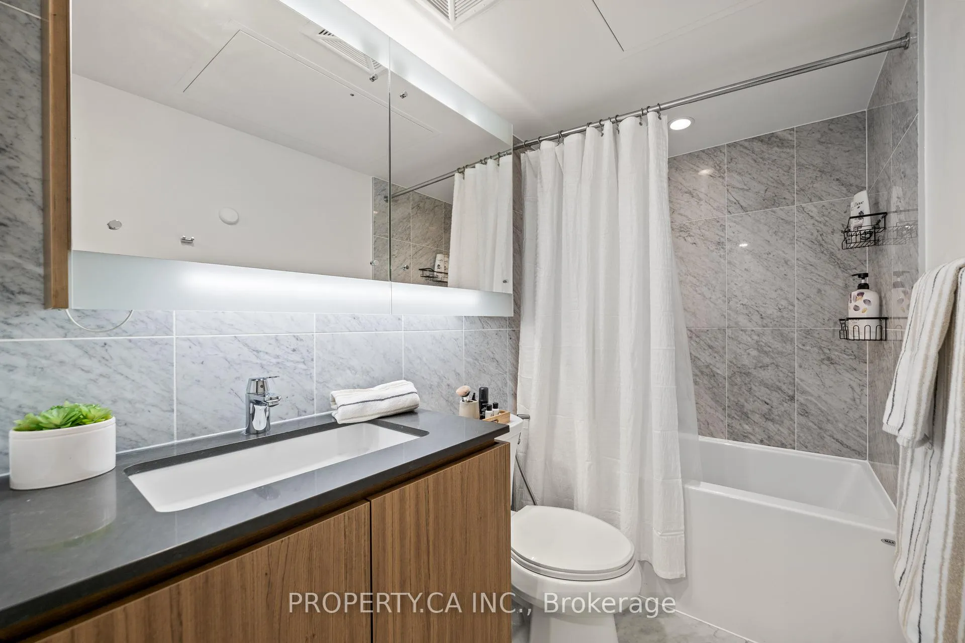 Photo 11 of Unit 2610, 70 Queens Wharf Road, Toronto, Waterfront Communities — HOMEH