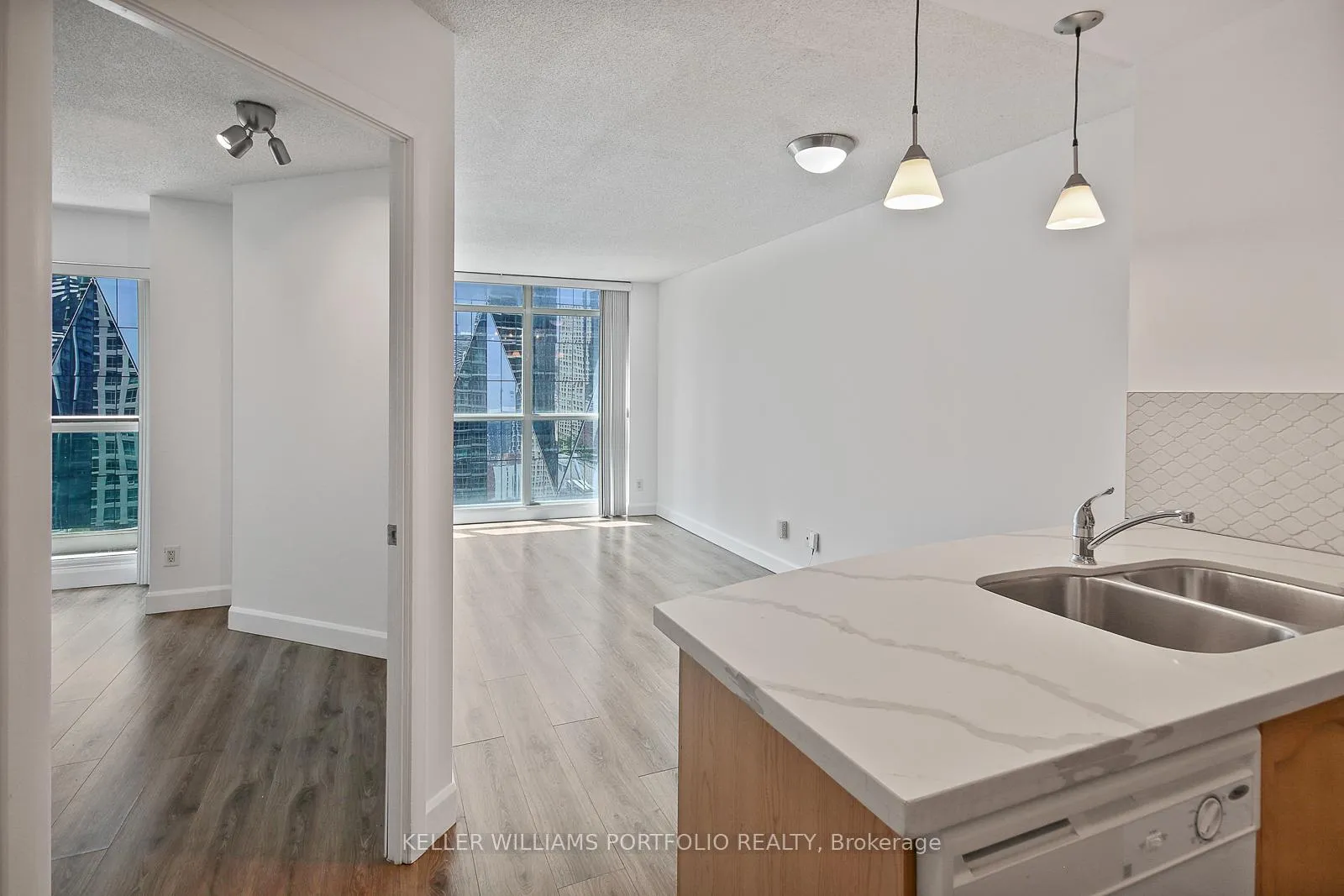 Photo 8 of Unit 2201, 18 Yonge Street, Toronto, Waterfront Communities — HOMEH
