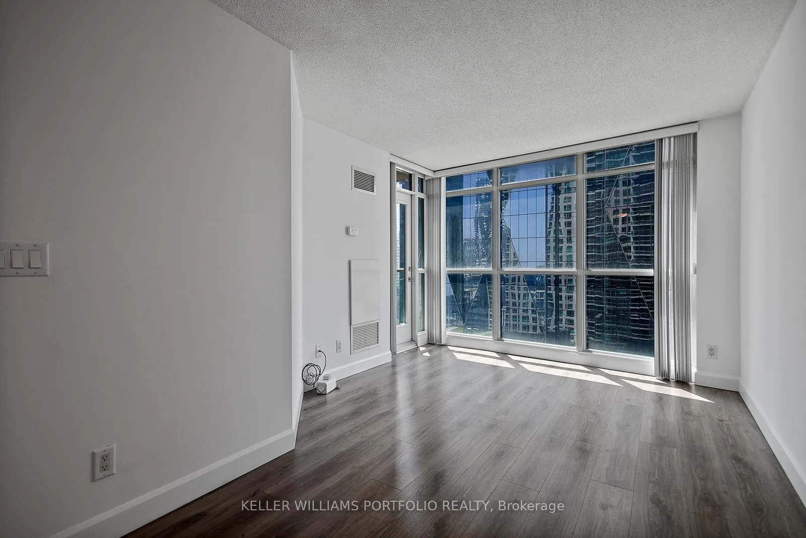 Photo 13 of Unit 2201, 18 Yonge Street, Toronto, Waterfront Communities — HOMEH