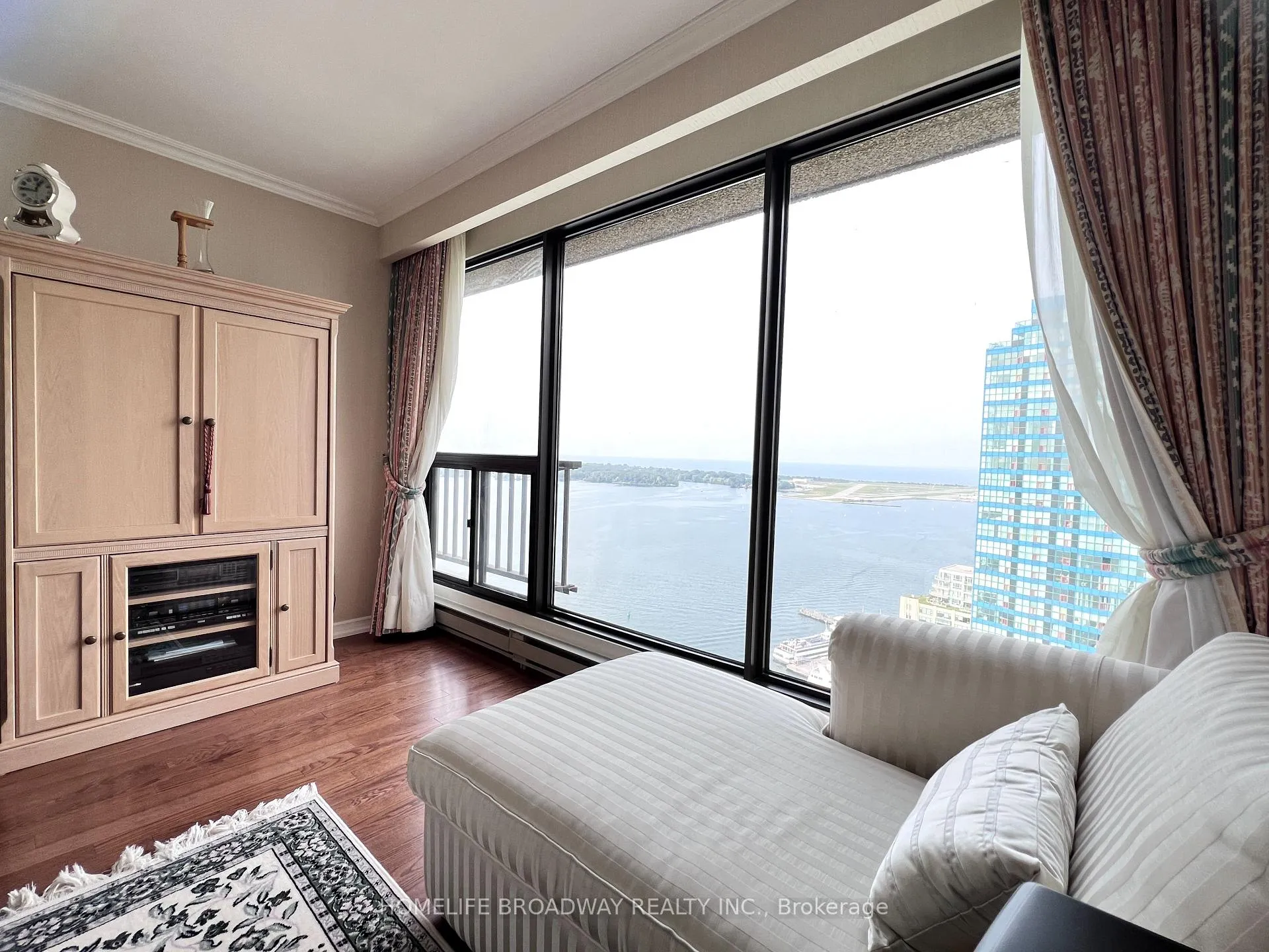 Photo 16 of Unit 3001, 65 Harbour Square, Toronto, Waterfront Communities — HOMEH