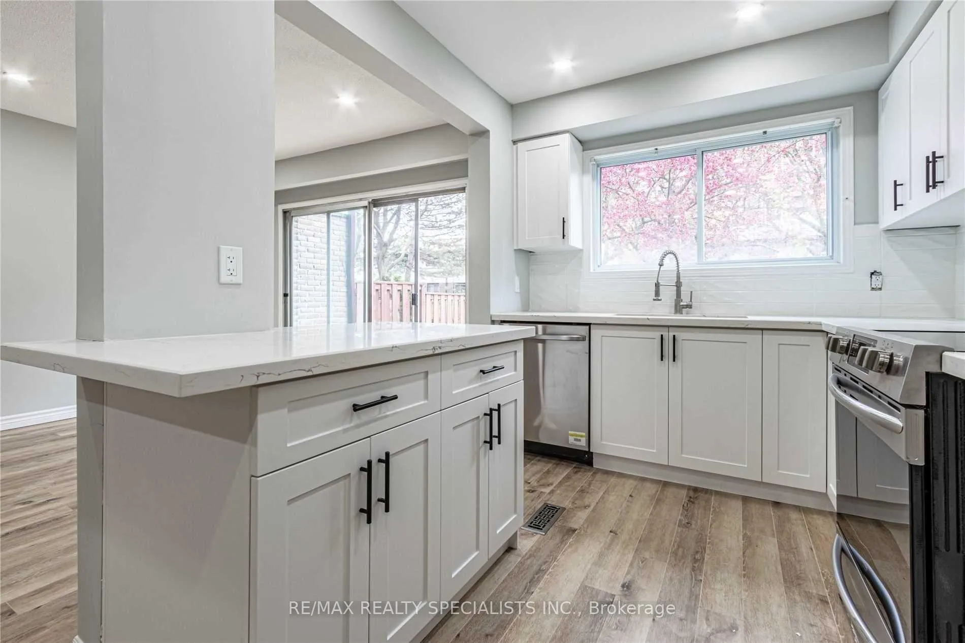 Photo 6 of Unit 55, 46 Cedarwoods Crescent, Kitchener, Vanier - Kitchener — HOMEH