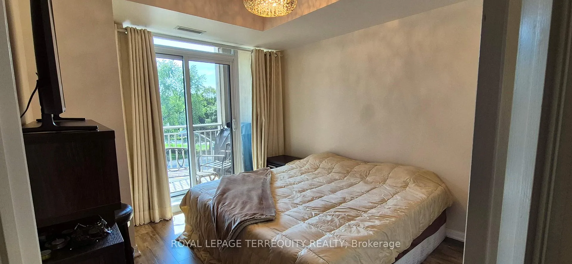 Photo 4 of Unit 431, 628 Fleet Street, Toronto, Niagara — HOMEH