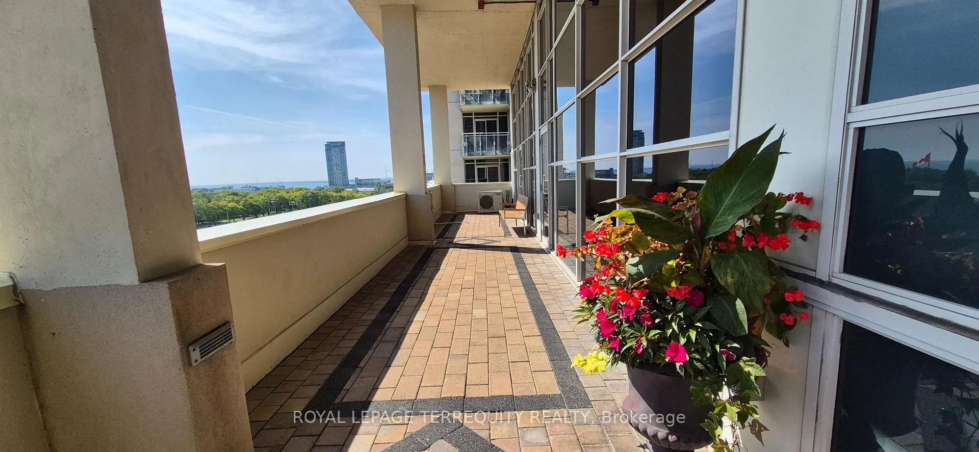 Photo 8 of Unit 431, 628 Fleet Street, Toronto, Niagara — HOMEH