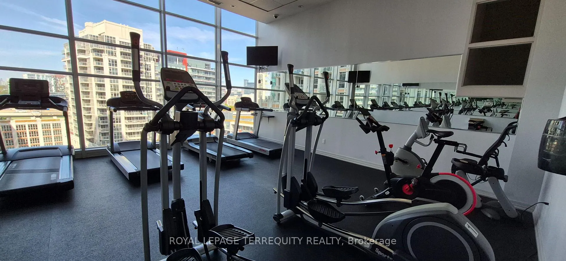 Photo 10 of Unit 431, 628 Fleet Street, Toronto, Niagara — HOMEH