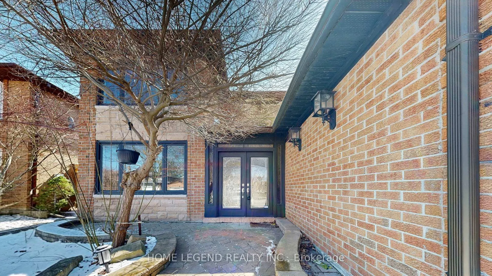 Photo 2 of 261 Fincham Avenue, Markham, Markham Village — HOMEH