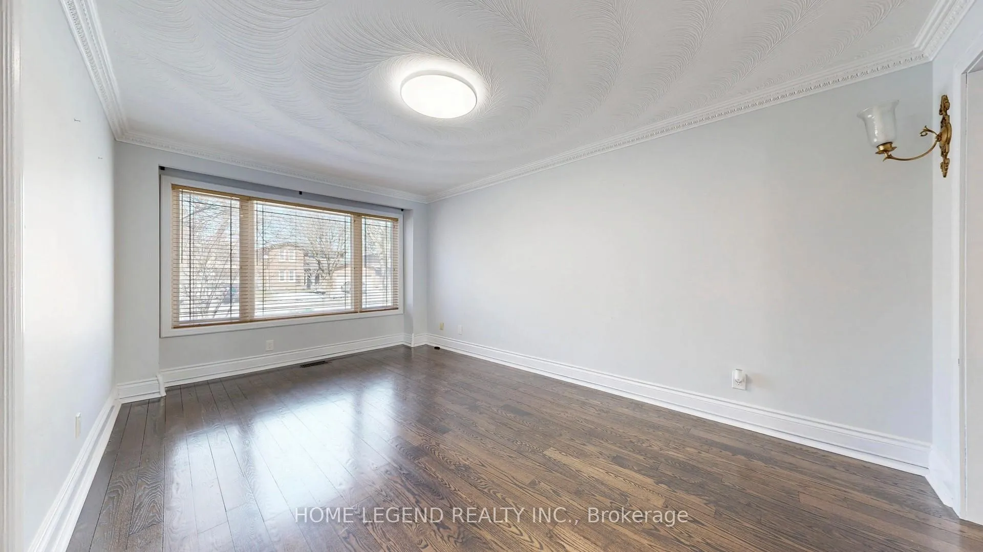 Photo 3 of 261 Fincham Avenue, Markham, Markham Village — HOMEH