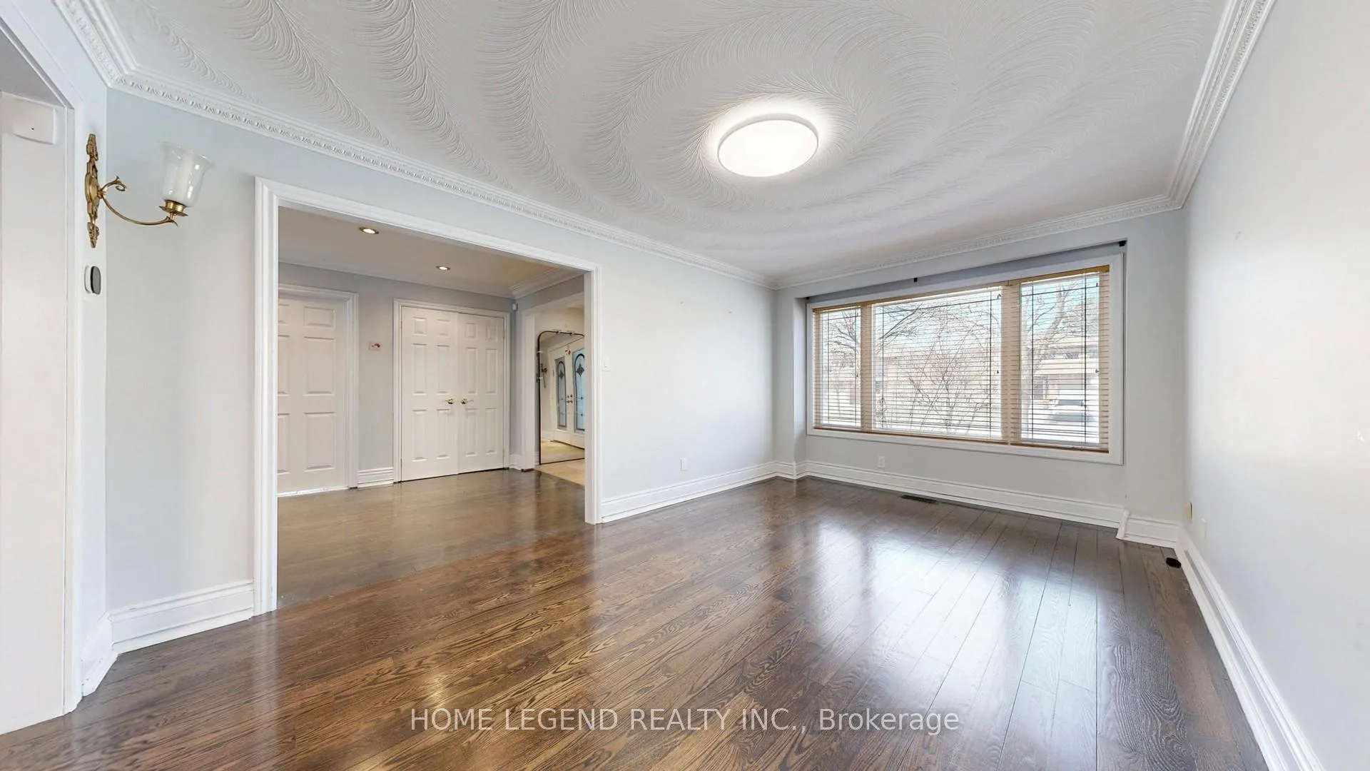 Photo 4 of 261 Fincham Avenue, Markham, Markham Village — HOMEH