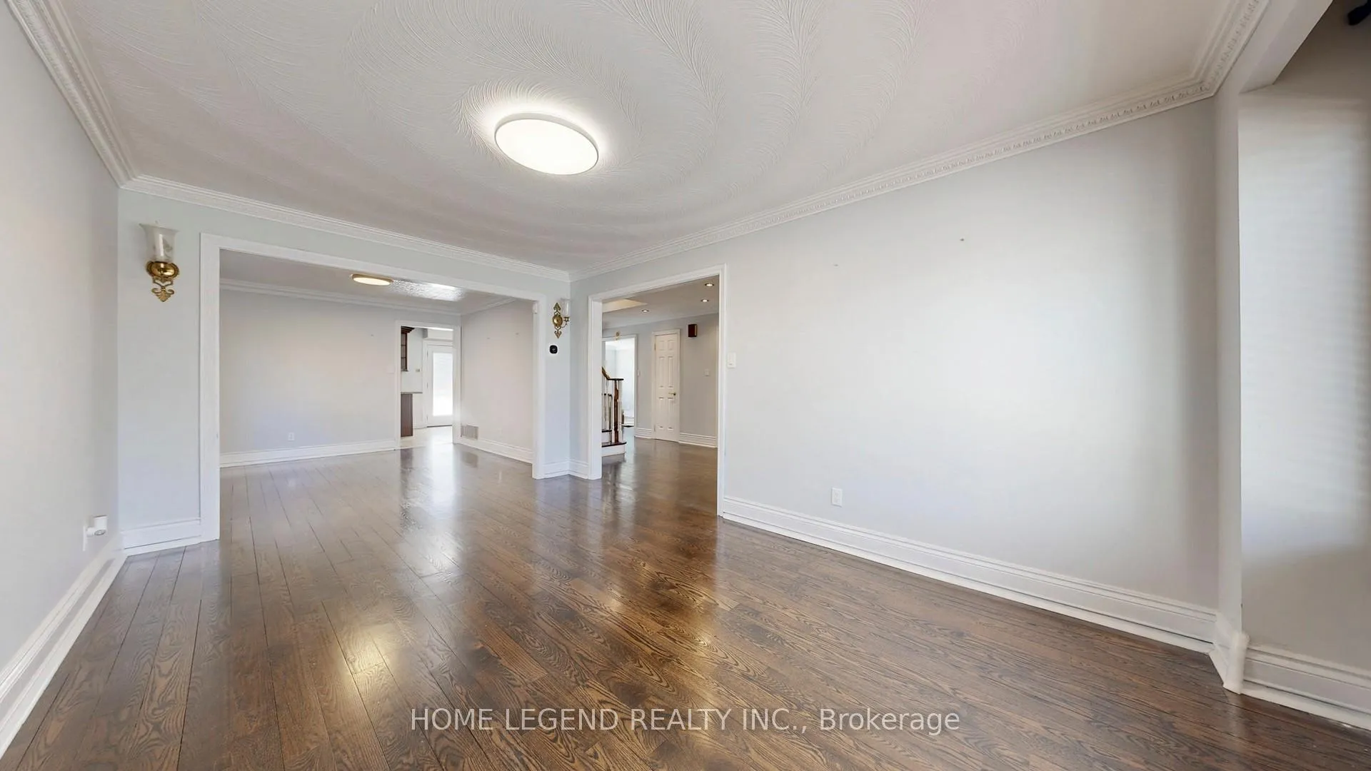 Photo 5 of 261 Fincham Avenue, Markham, Markham Village — HOMEH