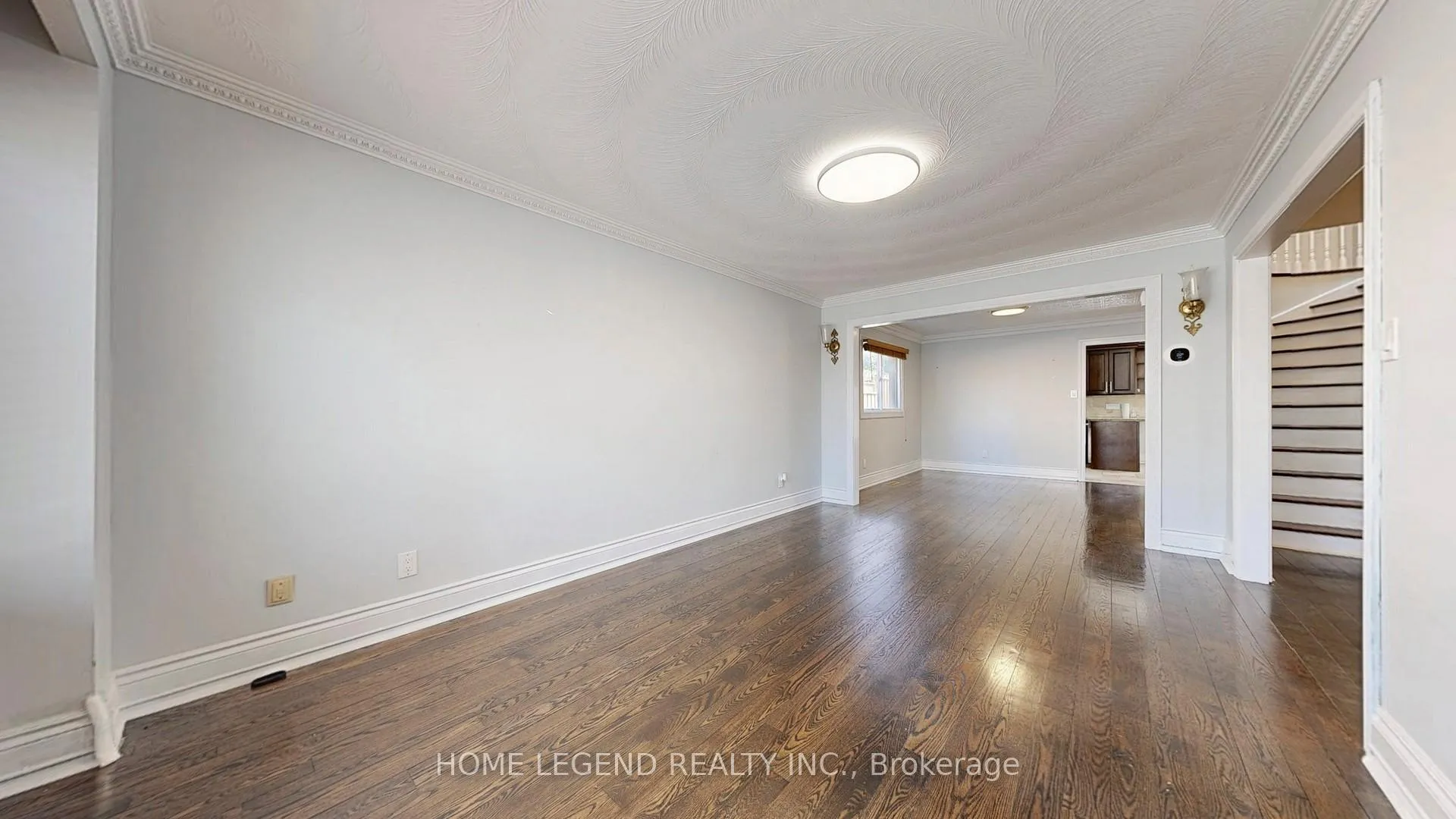 Photo 7 of 261 Fincham Avenue, Markham, Markham Village — HOMEH