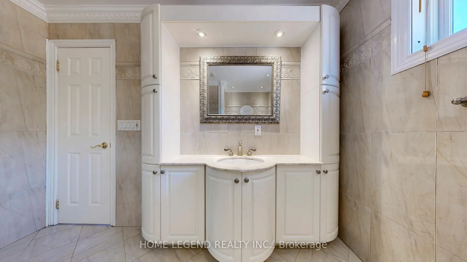 Photo 32 of 261 Fincham Avenue, Markham, Markham Village — HOMEH