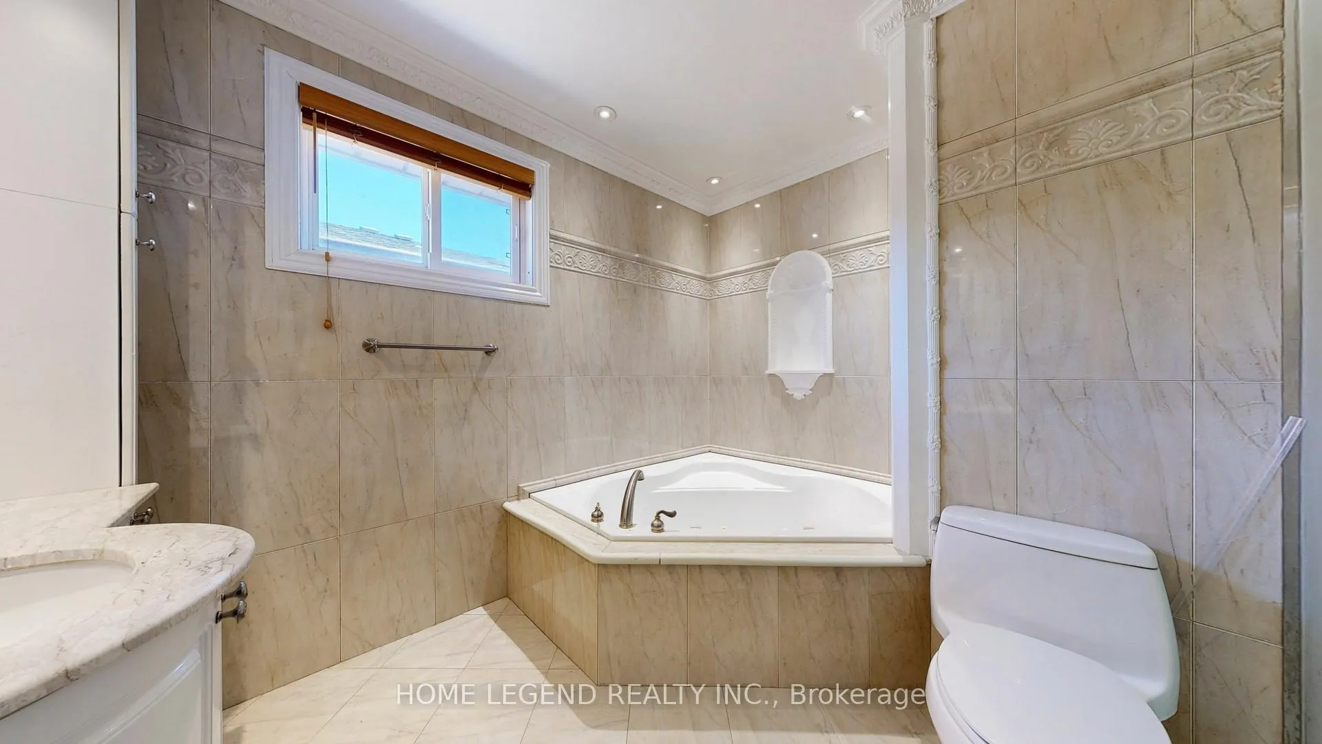 Photo 33 of 261 Fincham Avenue, Markham, Markham Village — HOMEH