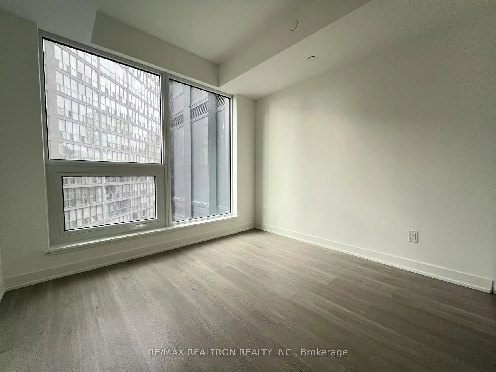 Photo 7 of Unit 1802, 8 Wellesley Street, Toronto, Bay Street Corridor — HOMEH