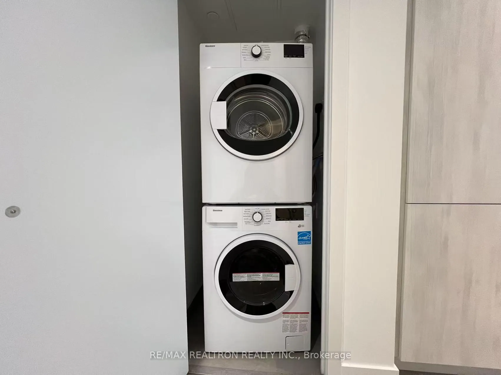 Photo 14 of Unit 1802, 8 Wellesley Street, Toronto, Bay Street Corridor — HOMEH