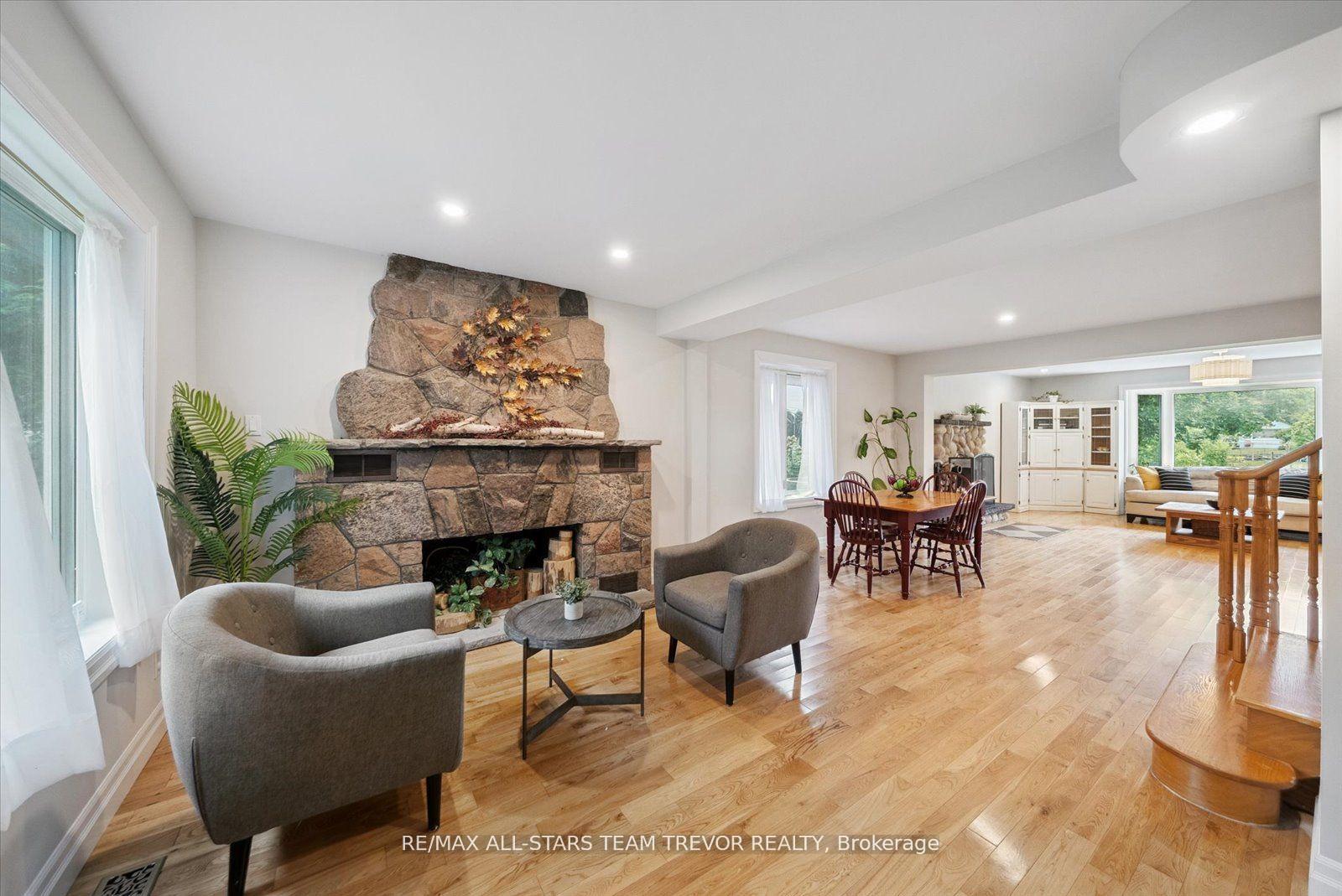 Photo 2 of 219 Willow Drive, Georgina, Keswick South — HOMEH