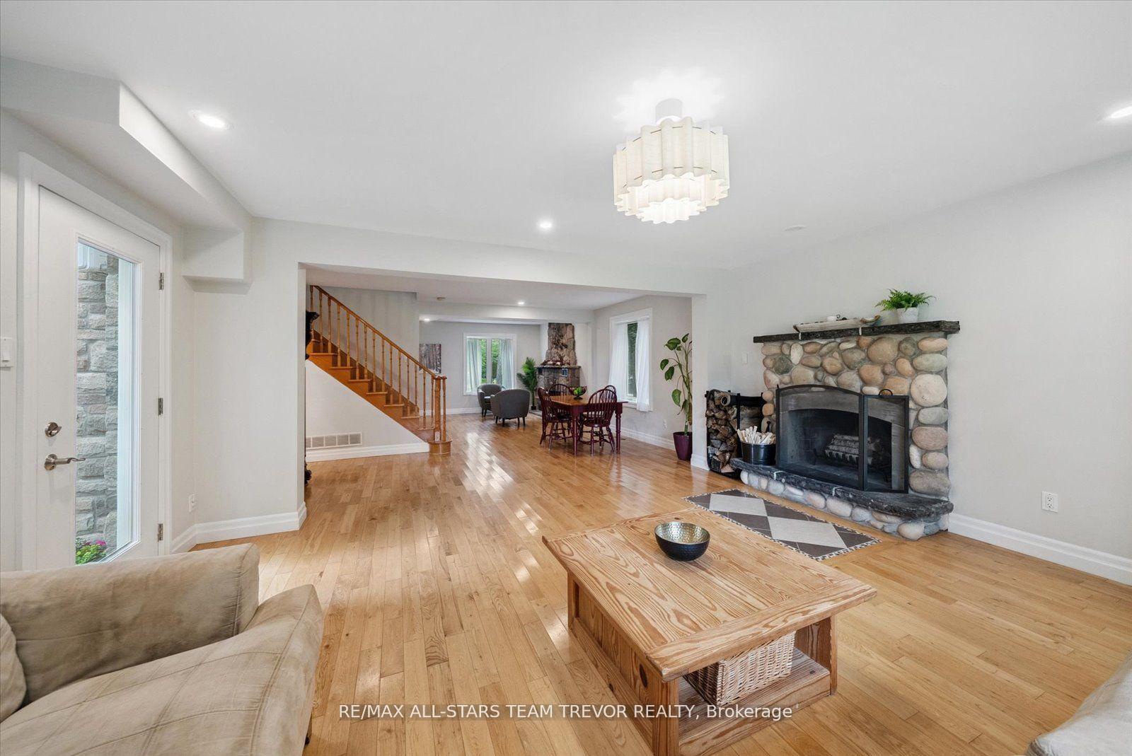 Photo 8 of 219 Willow Drive, Georgina, Keswick South — HOMEH