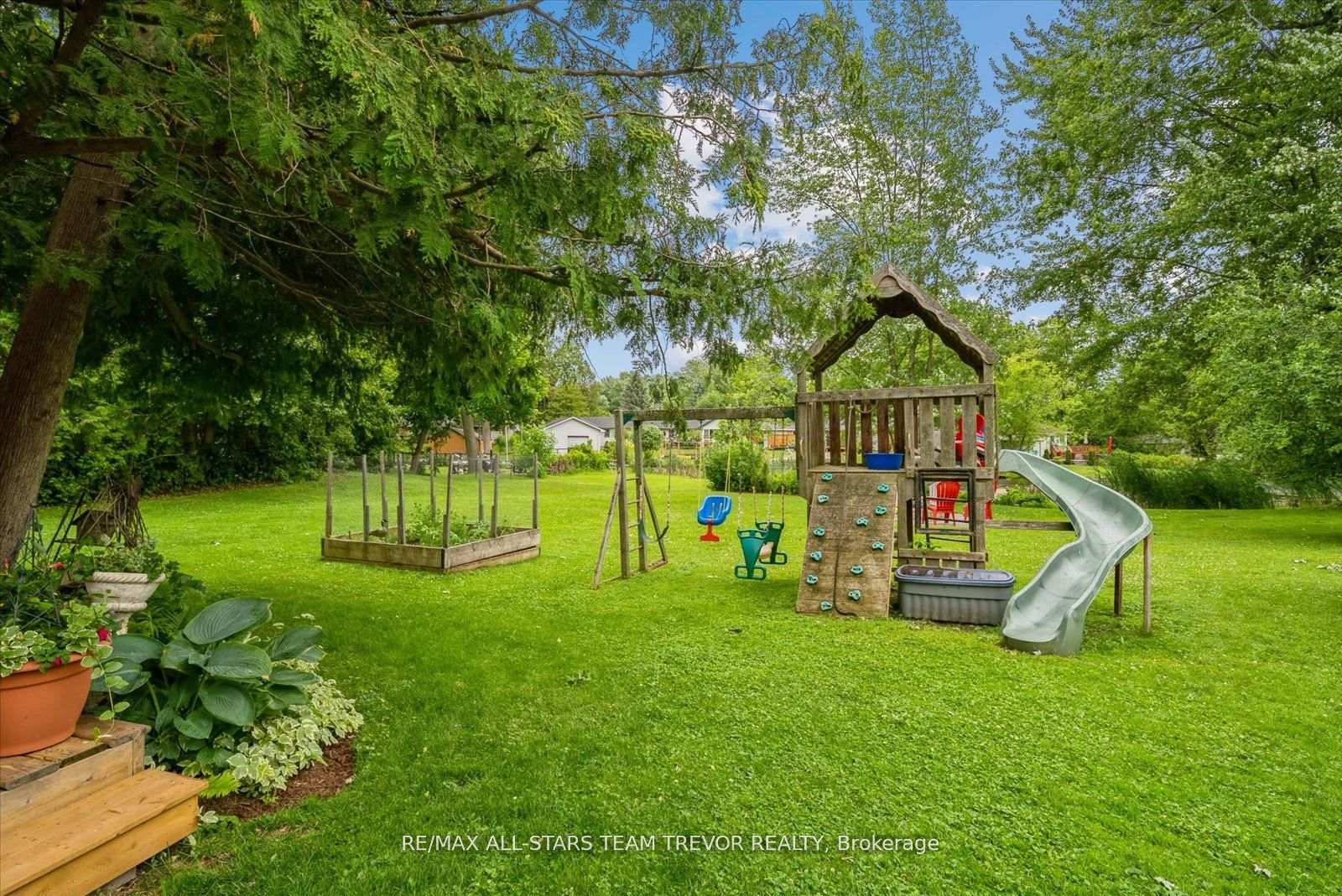 Photo 34 of 219 Willow Drive, Georgina, Keswick South — HOMEH