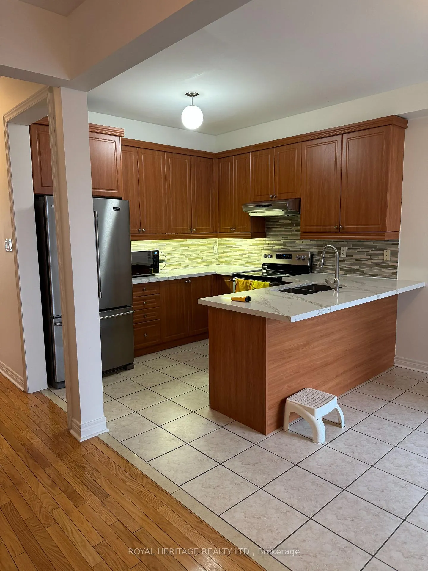 Photo 2 of Unit Main, 49 Everingham Circle, Brampton, Sandringham-Wellington — HOMEH