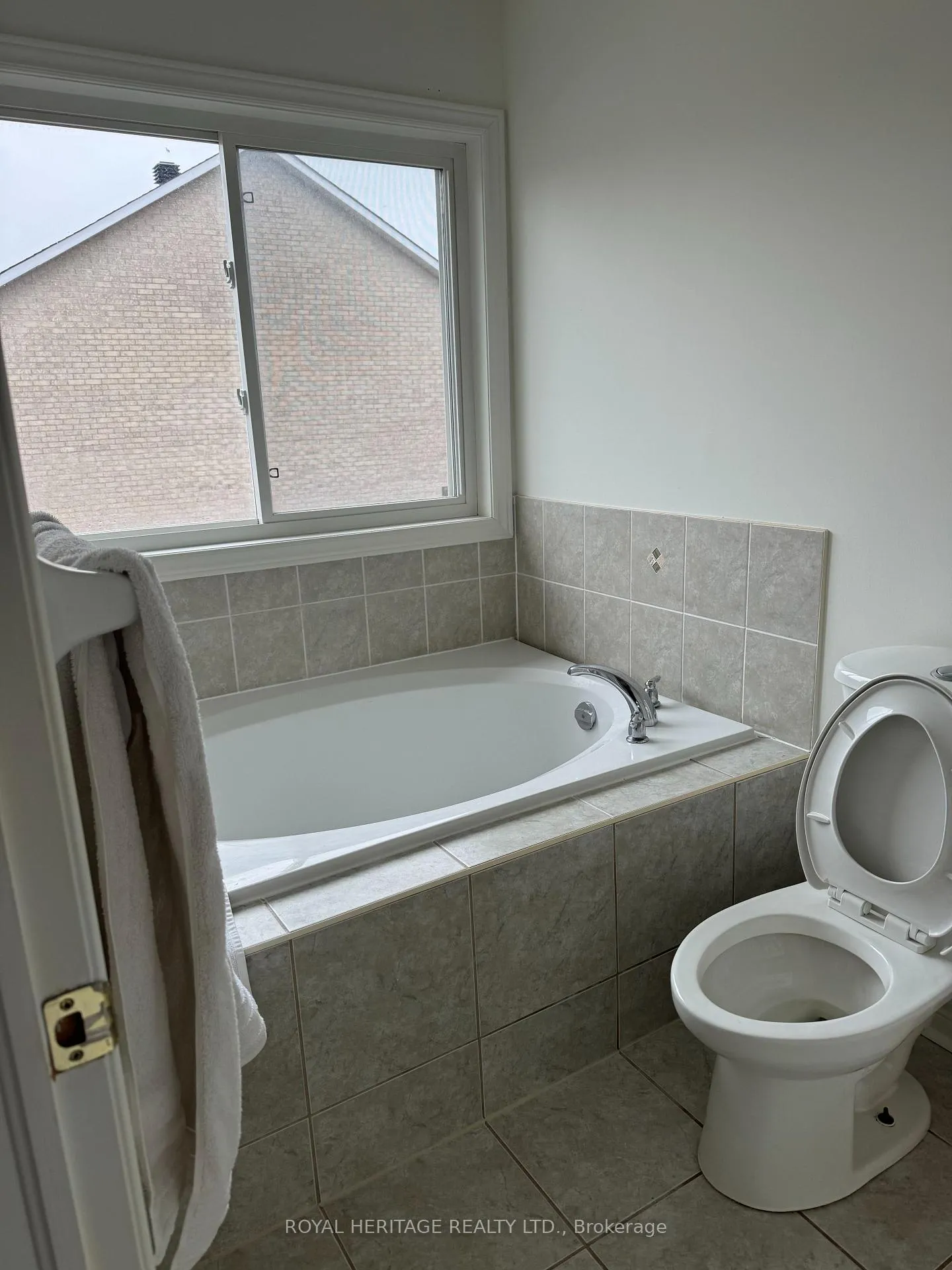 Photo 10 of Unit Main, 49 Everingham Circle, Brampton, Sandringham-Wellington — HOMEH