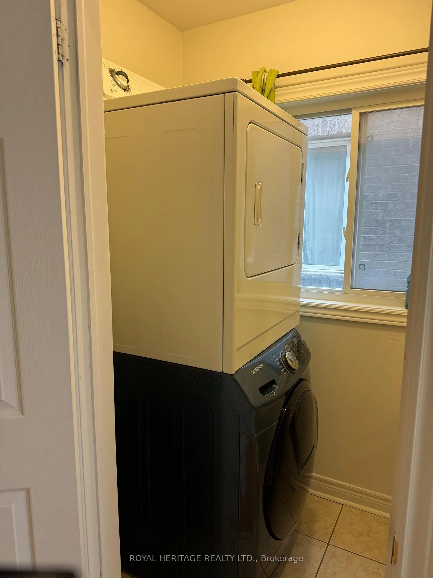 Photo 16 of Unit Main, 49 Everingham Circle, Brampton, Sandringham-Wellington — HOMEH