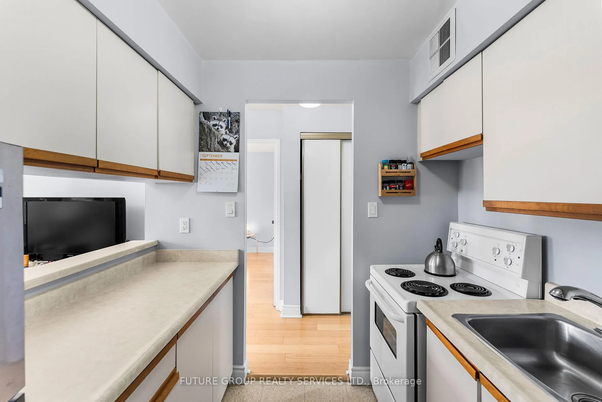 Photo 7 of Unit 2209, 633 Bay Street, Toronto, Bay Street Corridor — HOMEH