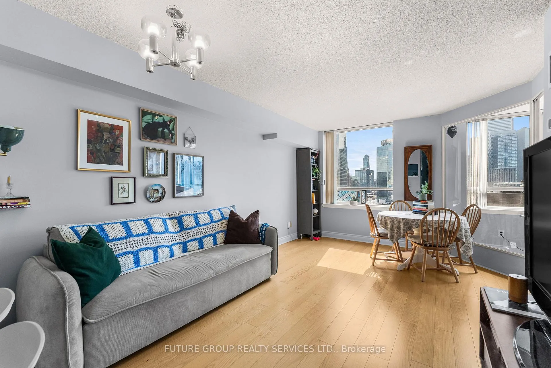Photo 9 of Unit 2209, 633 Bay Street, Toronto, Bay Street Corridor — HOMEH