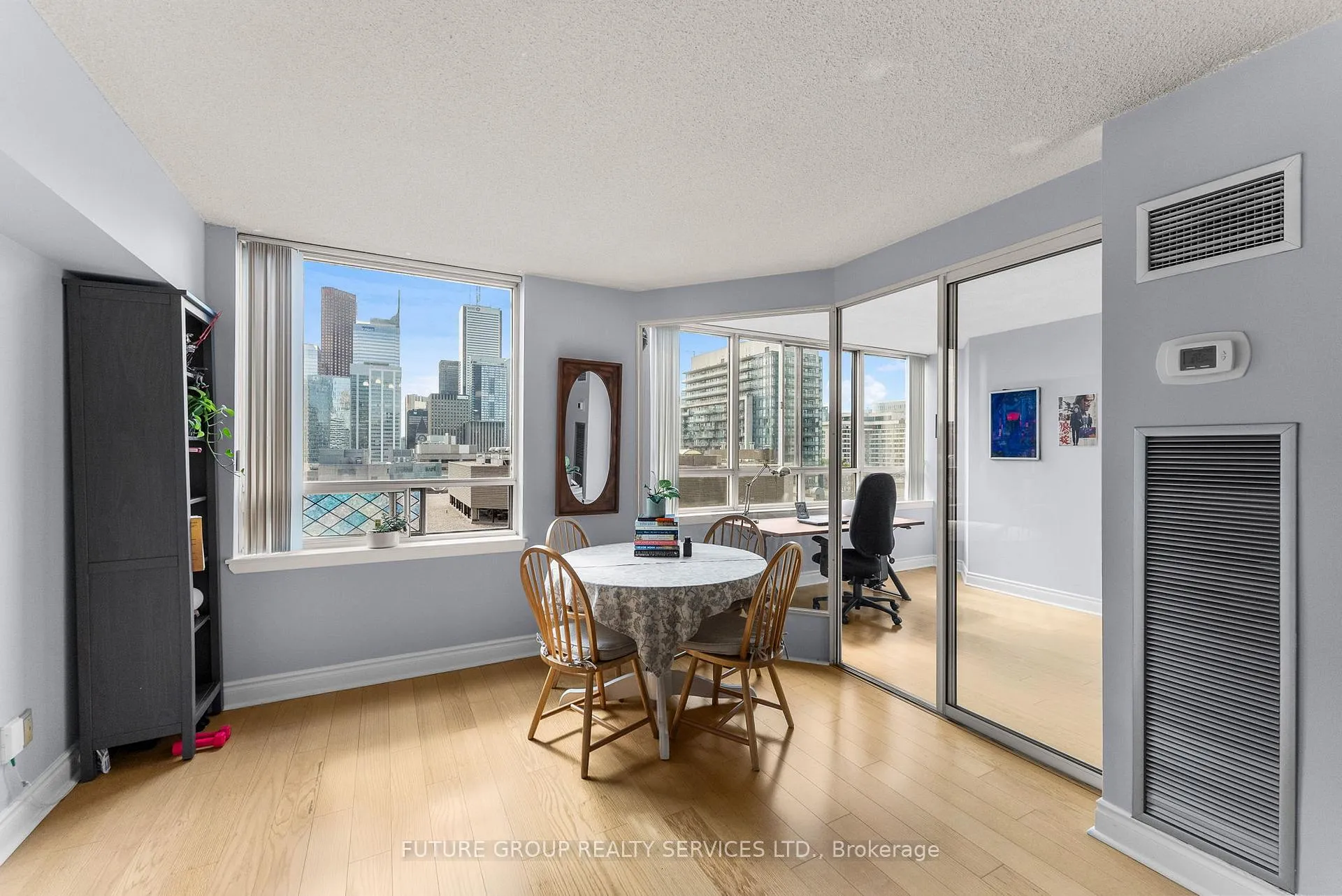 Photo 13 of Unit 2209, 633 Bay Street, Toronto, Bay Street Corridor — HOMEH