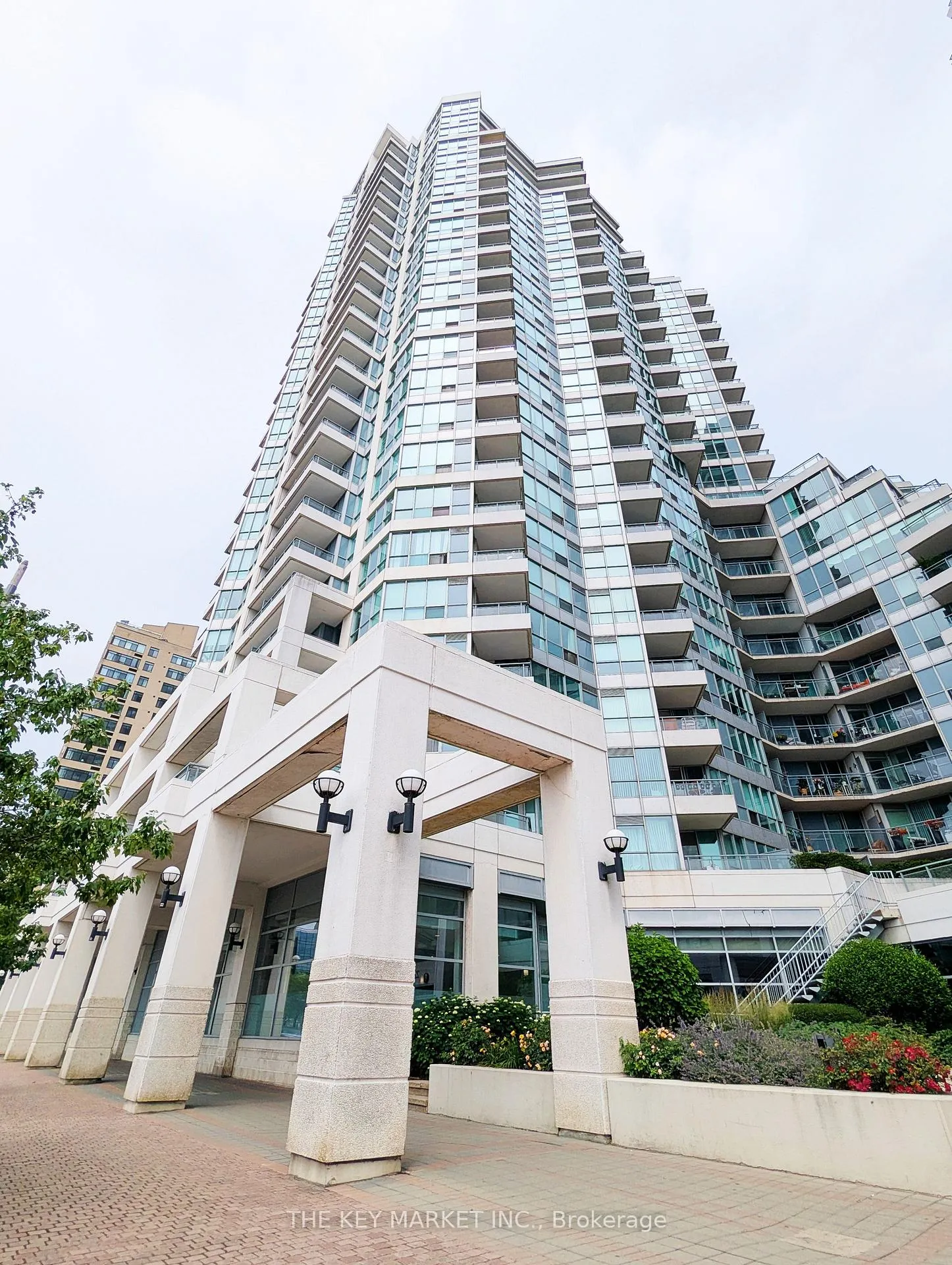 Photo 3 of Unit 1026, 230 Queens Quay W, Toronto, Waterfront Communities — HOMEH