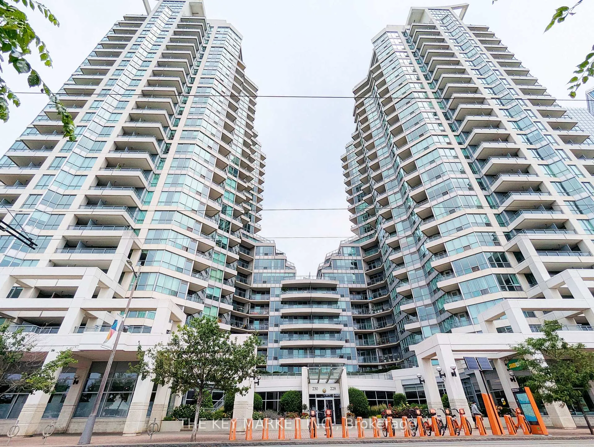 Photo 4 of Unit 1026, 230 Queens Quay W, Toronto, Waterfront Communities — HOMEH
