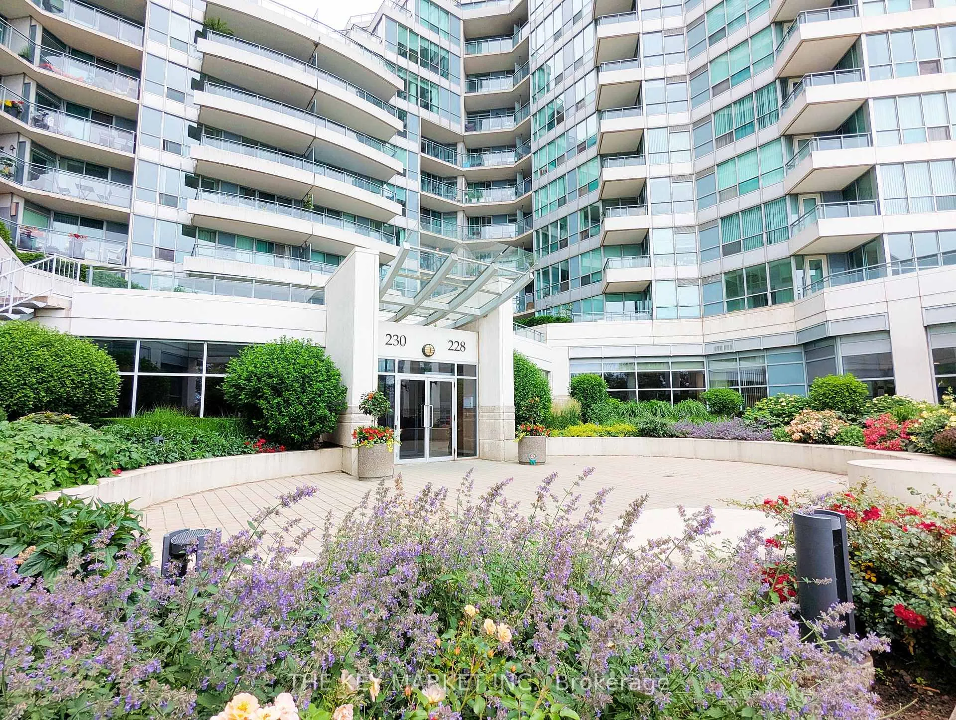 Photo 5 of Unit 1026, 230 Queens Quay W, Toronto, Waterfront Communities — HOMEH