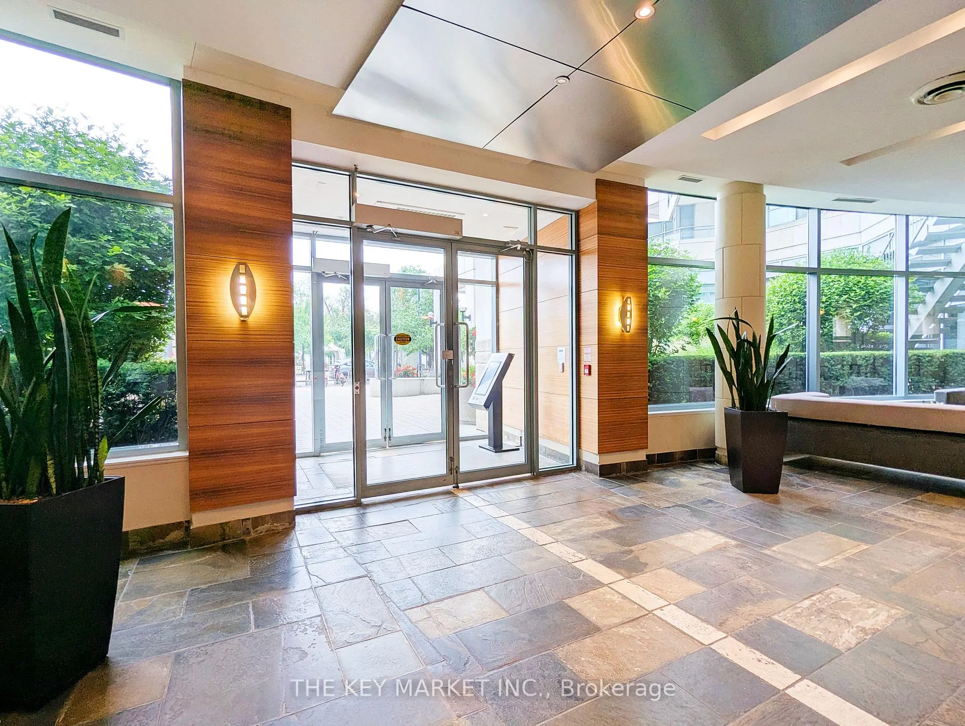 Photo 8 of Unit 1026, 230 Queens Quay W, Toronto, Waterfront Communities — HOMEH