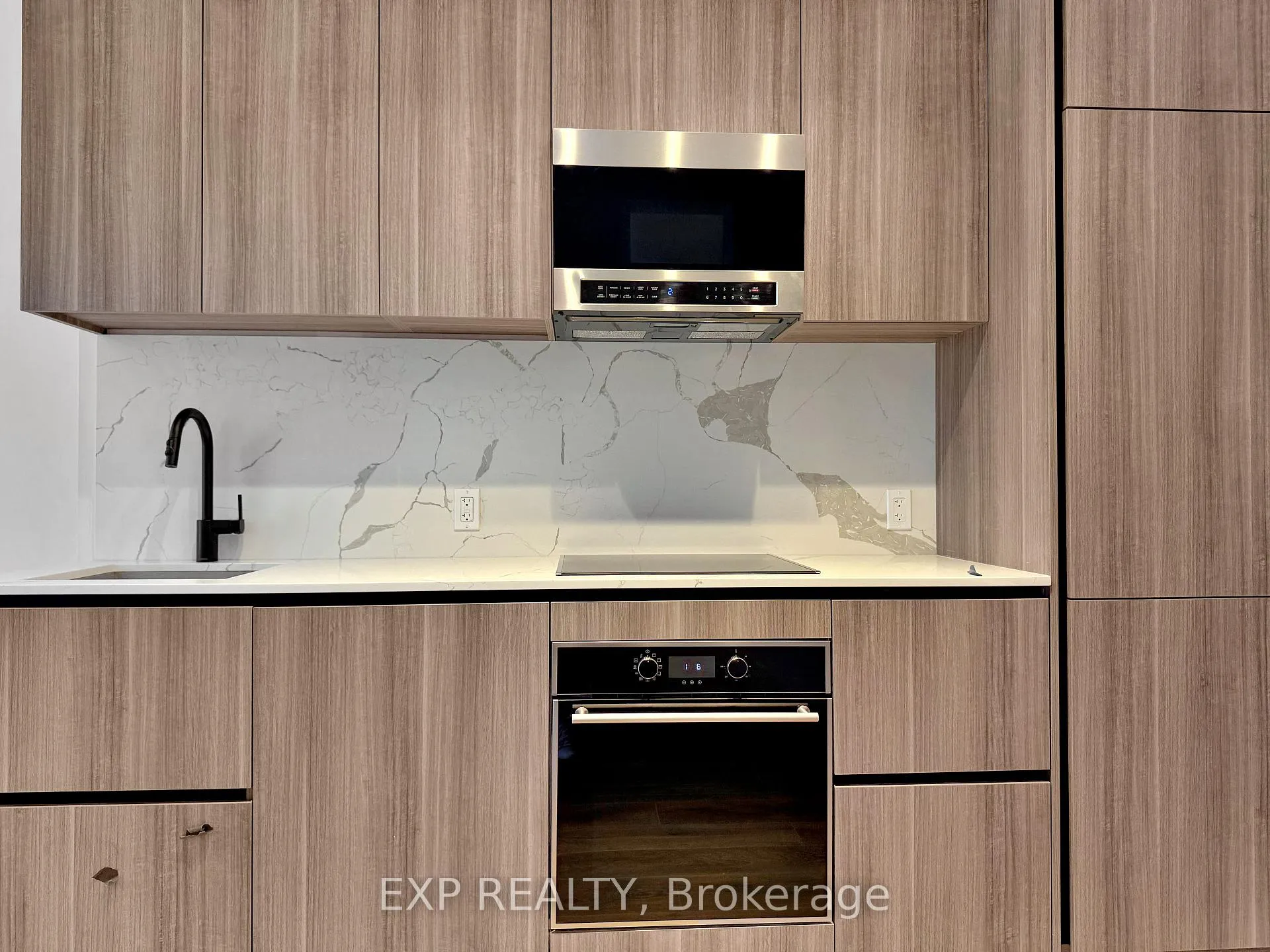 Photo 7 of Unit 601, 117 Broadway Avenue, Toronto, Mount Pleasant West — HOMEH