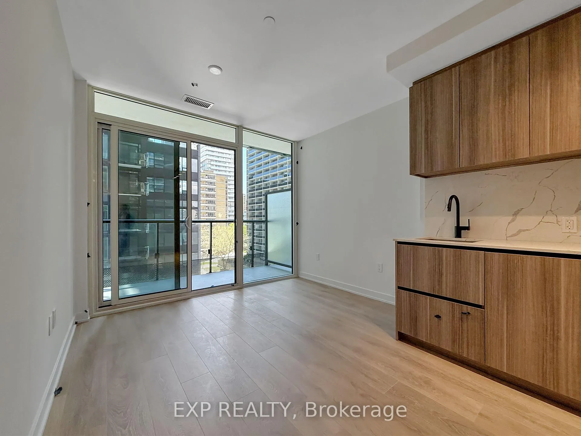 Photo 8 of Unit 601, 117 Broadway Avenue, Toronto, Mount Pleasant West — HOMEH