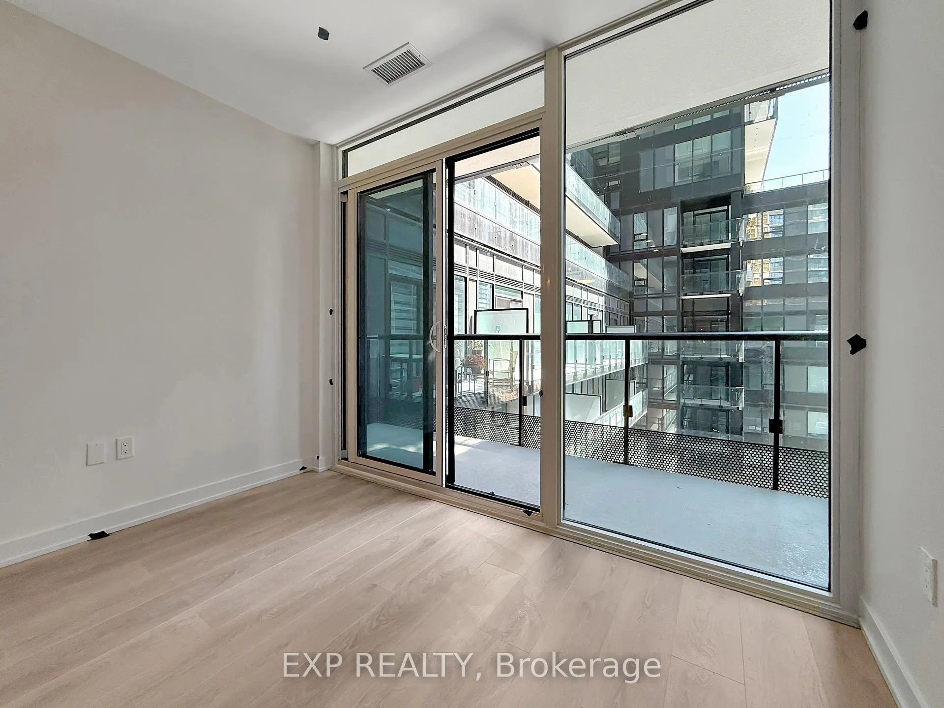 Photo 10 of Unit 601, 117 Broadway Avenue, Toronto, Mount Pleasant West — HOMEH