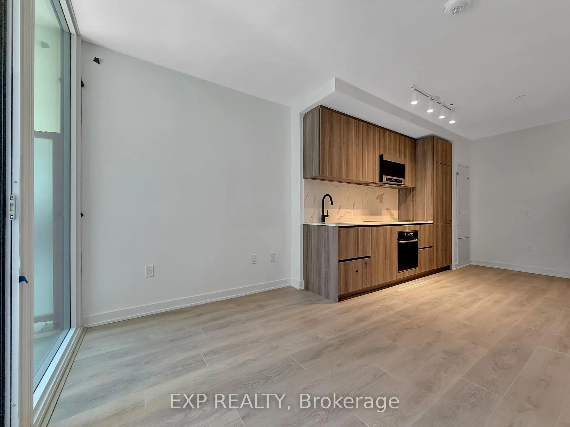 Photo 11 of Unit 601, 117 Broadway Avenue, Toronto, Mount Pleasant West — HOMEH
