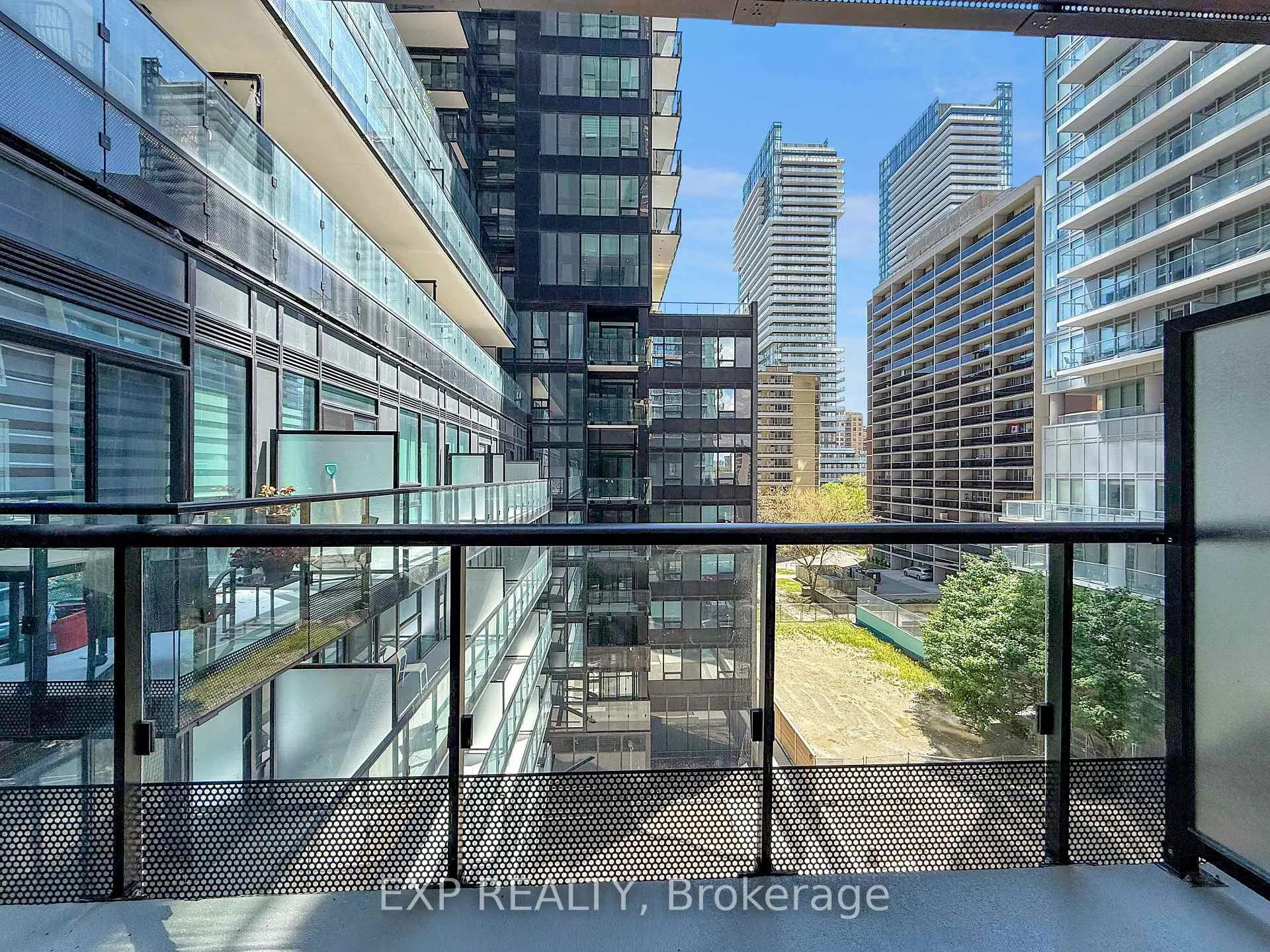 Photo 12 of Unit 601, 117 Broadway Avenue, Toronto, Mount Pleasant West — HOMEH