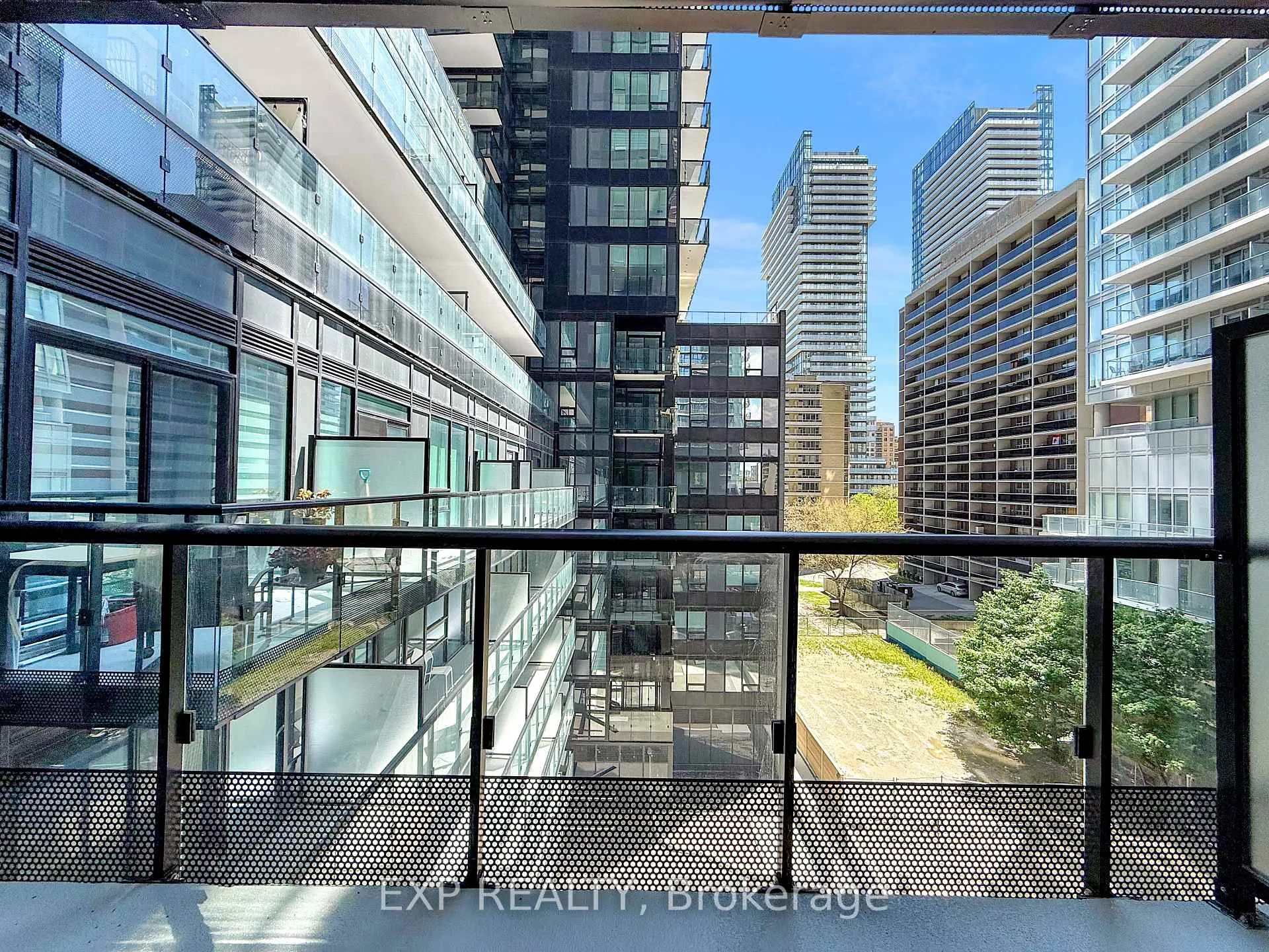 Photo 13 of Unit 601, 117 Broadway Avenue, Toronto, Mount Pleasant West — HOMEH