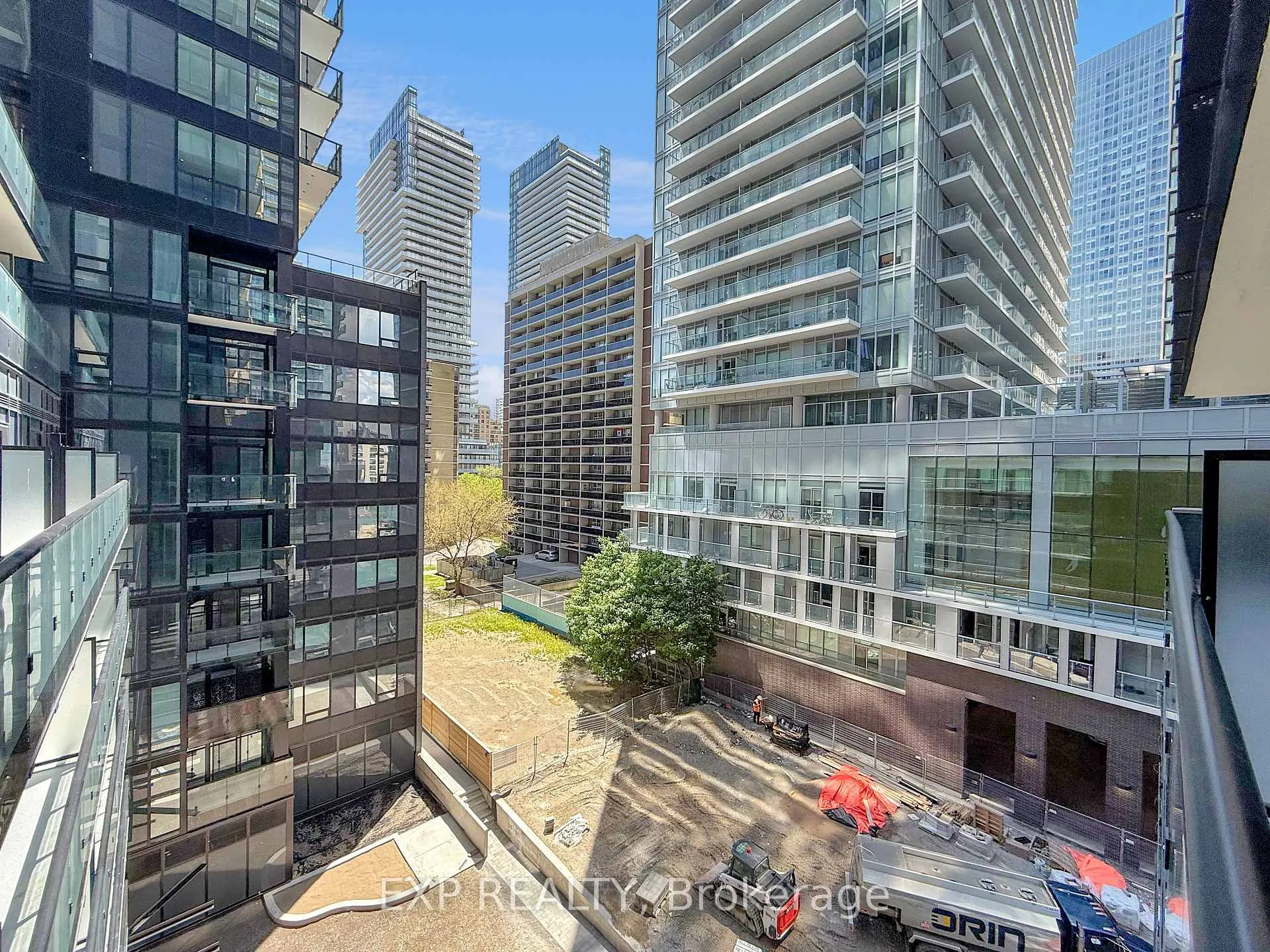 Photo 15 of Unit 601, 117 Broadway Avenue, Toronto, Mount Pleasant West — HOMEH