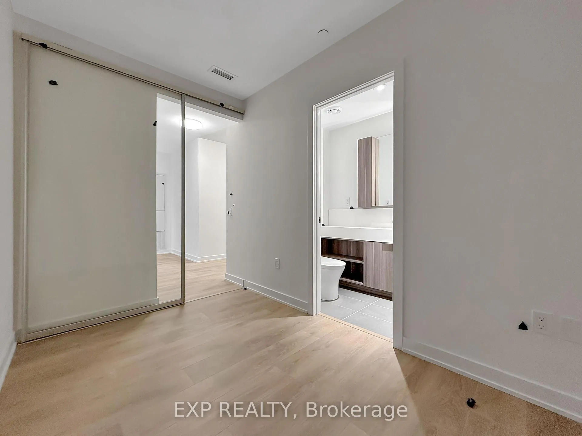 Photo 22 of Unit 601, 117 Broadway Avenue, Toronto, Mount Pleasant West — HOMEH