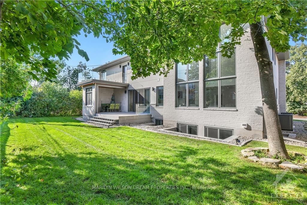 Photo 3 of 320 CRESTVIEW Rd, Ottawa, Alta Vista/Faircrest Heights — HOMEH