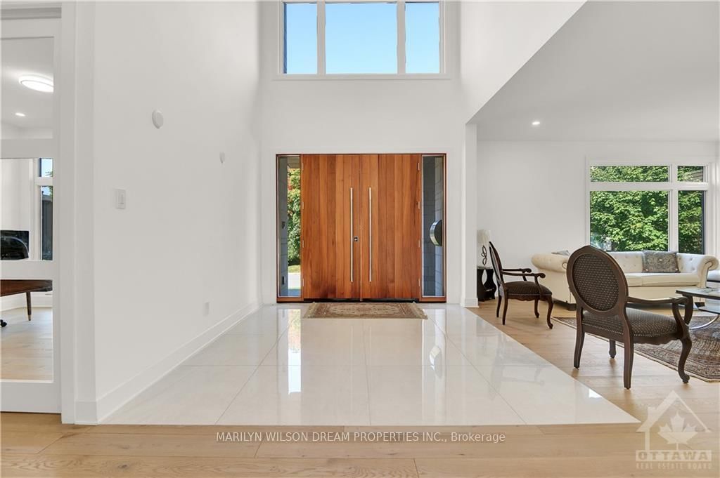 Photo 4 of 320 CRESTVIEW Rd, Ottawa, Alta Vista/Faircrest Heights — HOMEH