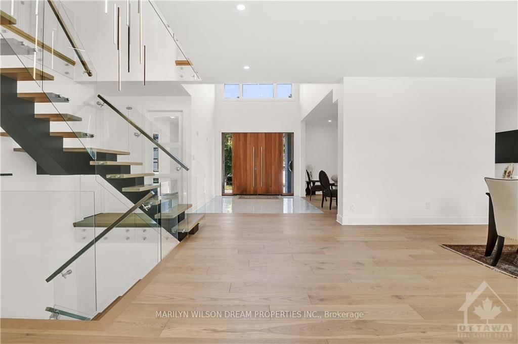 Photo 5 of 320 CRESTVIEW Rd, Ottawa, Alta Vista/Faircrest Heights — HOMEH