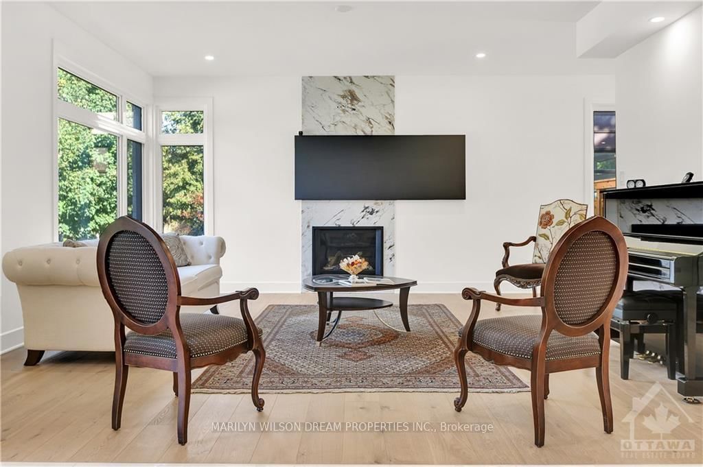 Photo 7 of 320 CRESTVIEW Rd, Ottawa, Alta Vista/Faircrest Heights — HOMEH