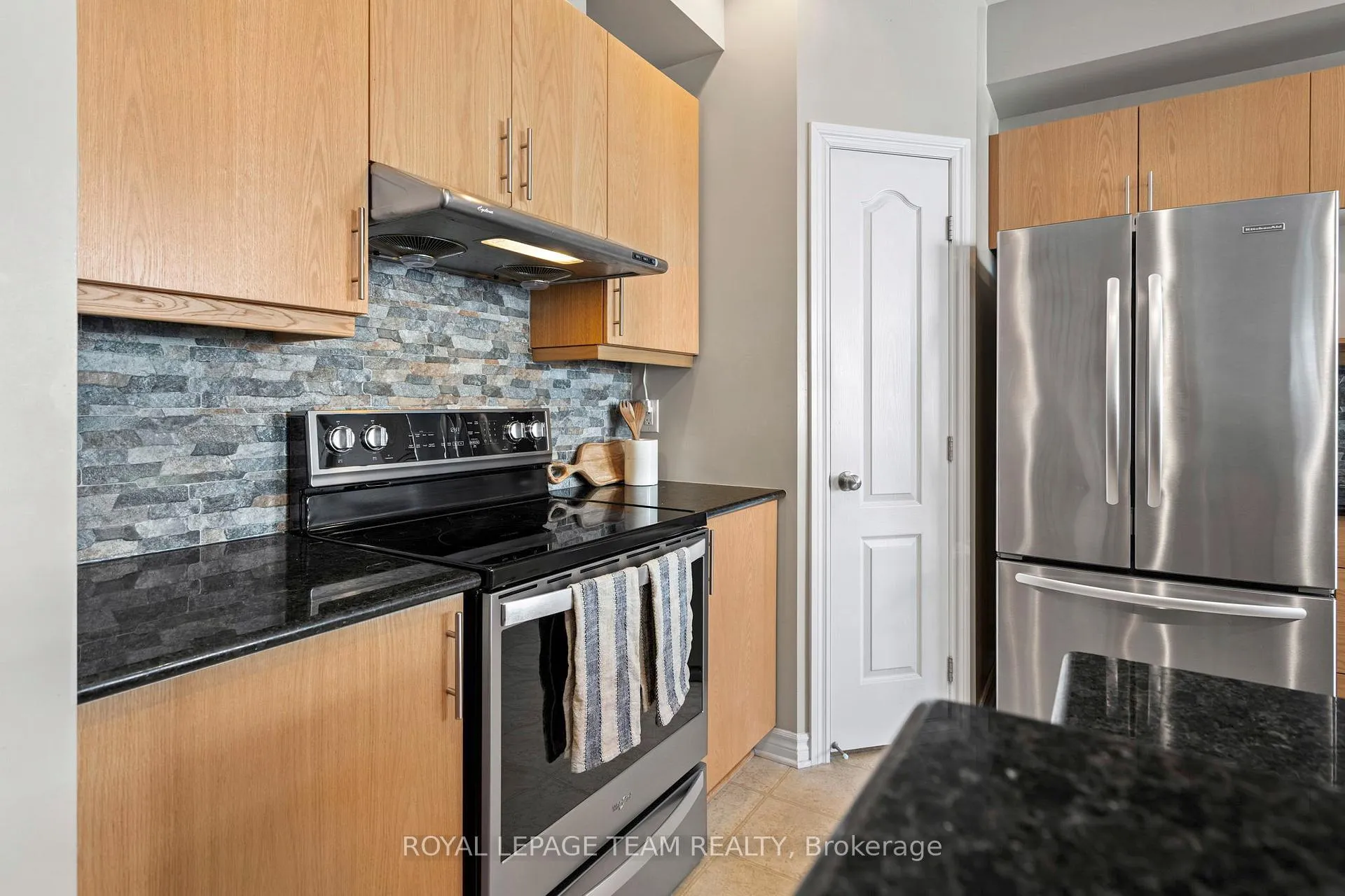 Photo 5 of 319 Kingbrook Drive, Ottawa, Kanata - Bridlewood — HOMEH